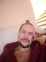 Человек с пороками и бедный как церковная мышь. – Фото 2