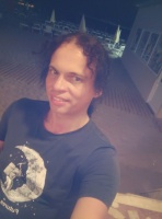 Хотелось бы найти женщину старше меня, в идеале от 50 которая ищет любовника помоложе. – Фото 1