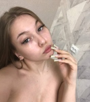 Приятная девушка ищет галантного мужчину – Фото 1